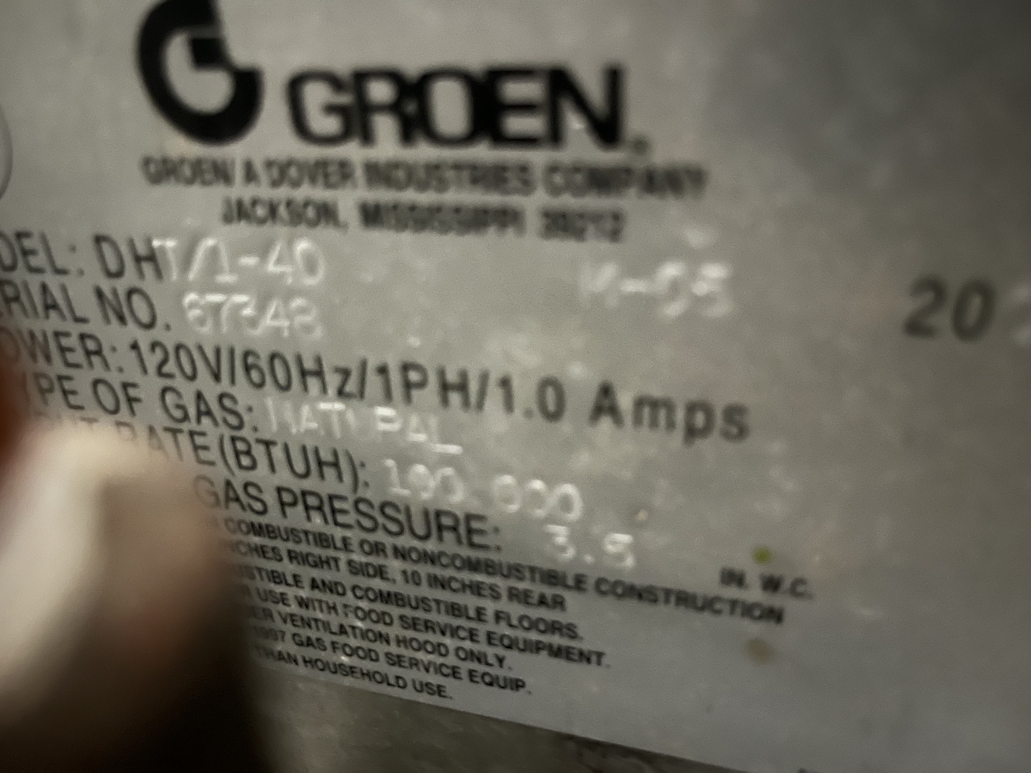 Data plate on Groen DHT/1-40 showing model number, 120V/60Hz/1PH electrical specs, natural gas fuel type, and BTU rating