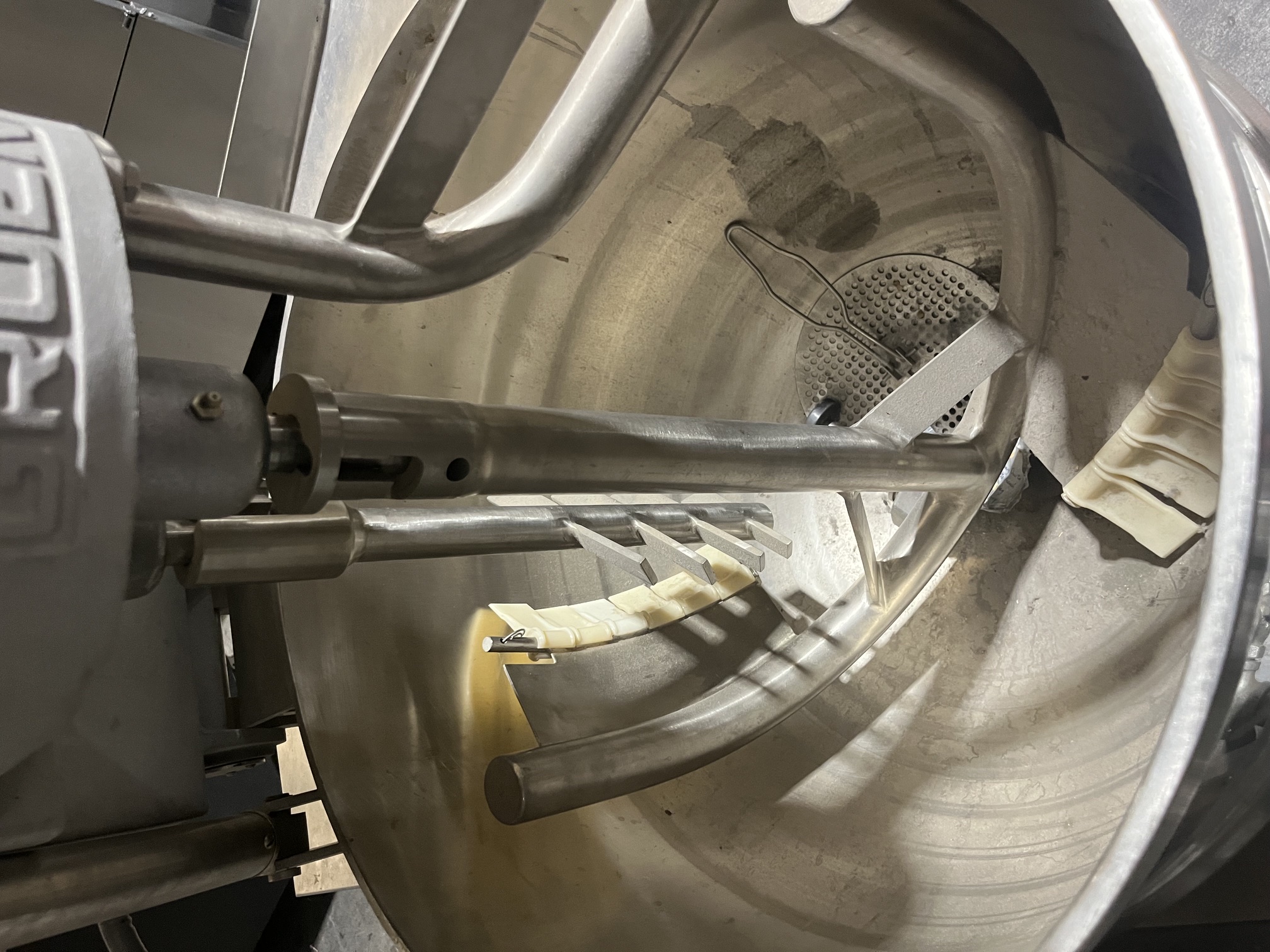 Interior view of Groen DHT/1-40 kettle bowl showing dual-motion agitator arms with scraper blades and perforated strainer