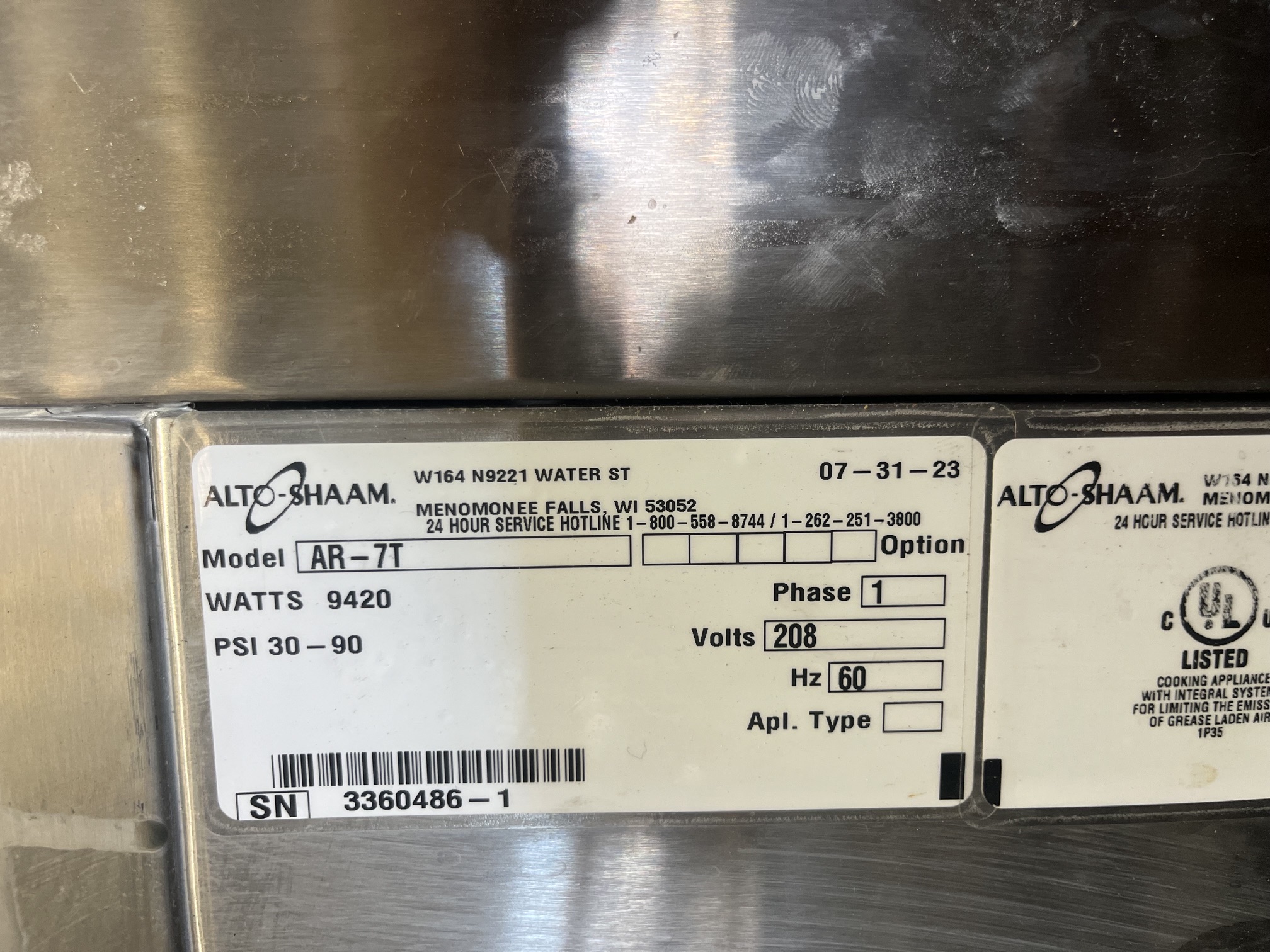 Alto-Shaam AR-7T data plate showing model number, 208V, single phase, 9420 watts, manufactured 07-31-2023